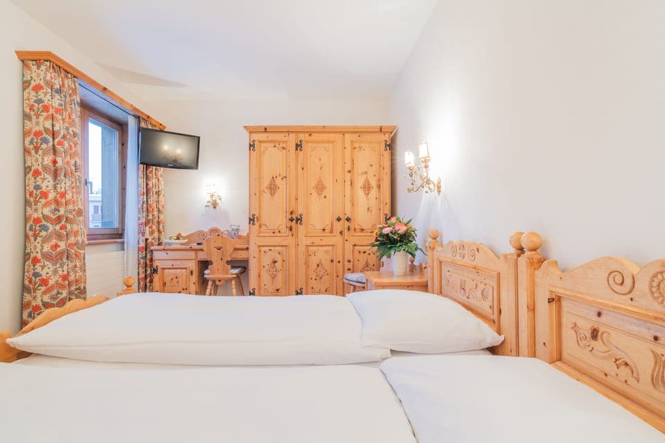 Hypo-allergenic bedding, pillowtop beds, in-room safe