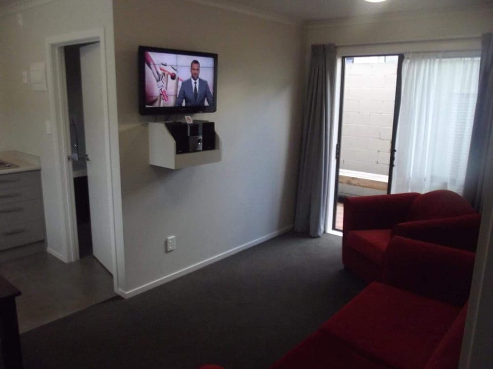 32-inch LCD TV with digital channels, TV, DVD player