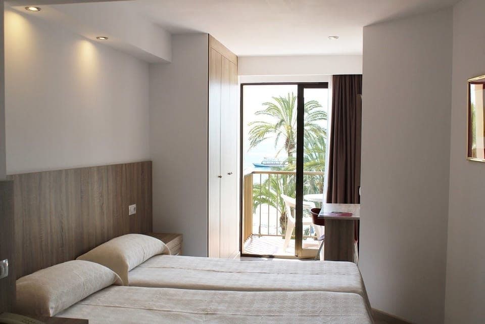 Double Room, Sea View | Desk, cribs/infant beds, free WiFi, bed sheets