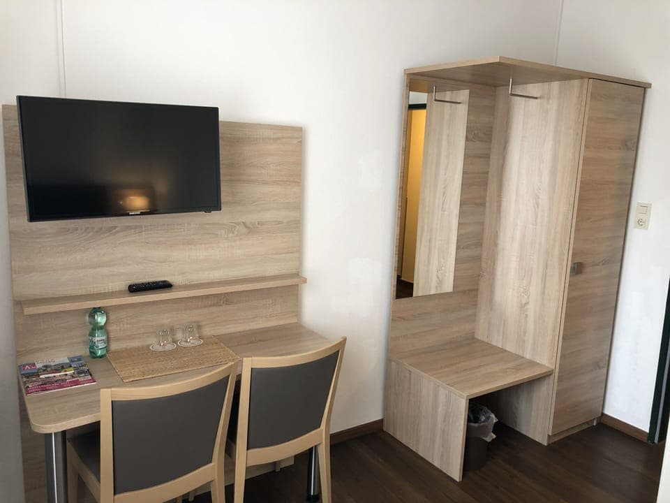 Minibar, in-room safe, desk, iron/ironing board