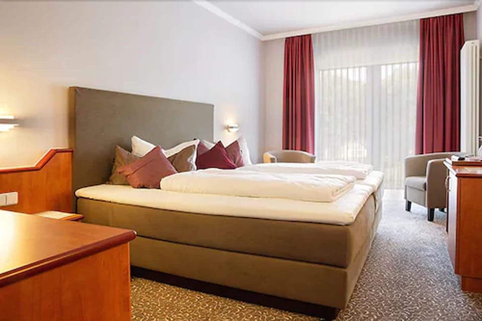 Double Room | Minibar, in-room safe, desk, laptop workspace