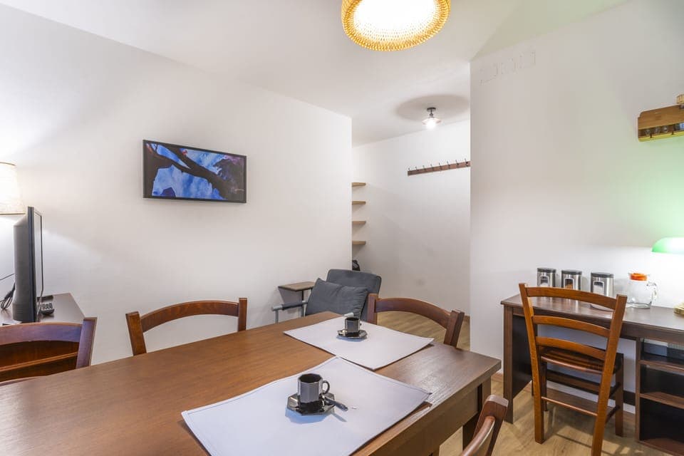 Apartment, 2 Bedrooms | In-room dining