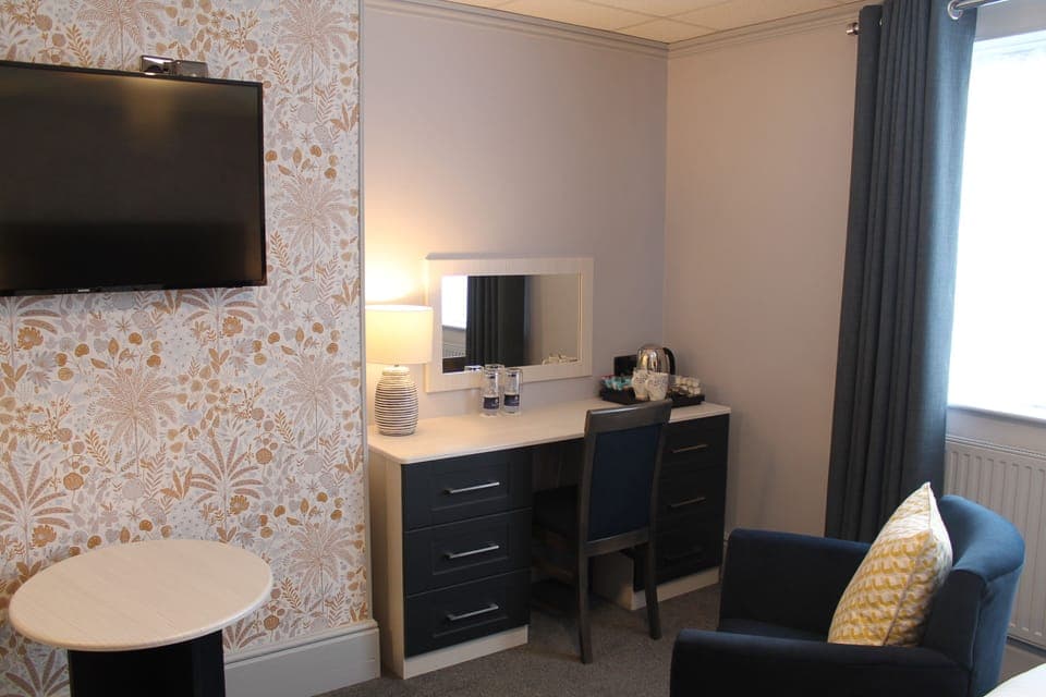 Iron/ironing board, free WiFi, bed sheets