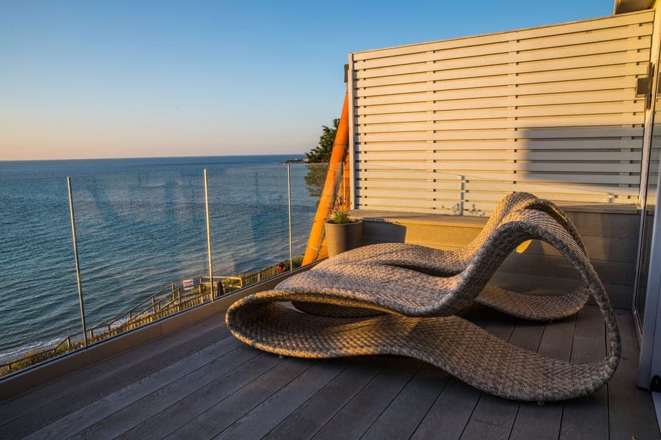 Deluxe Suite, Sea View | Iron/ironing board, free WiFi, bed sheets