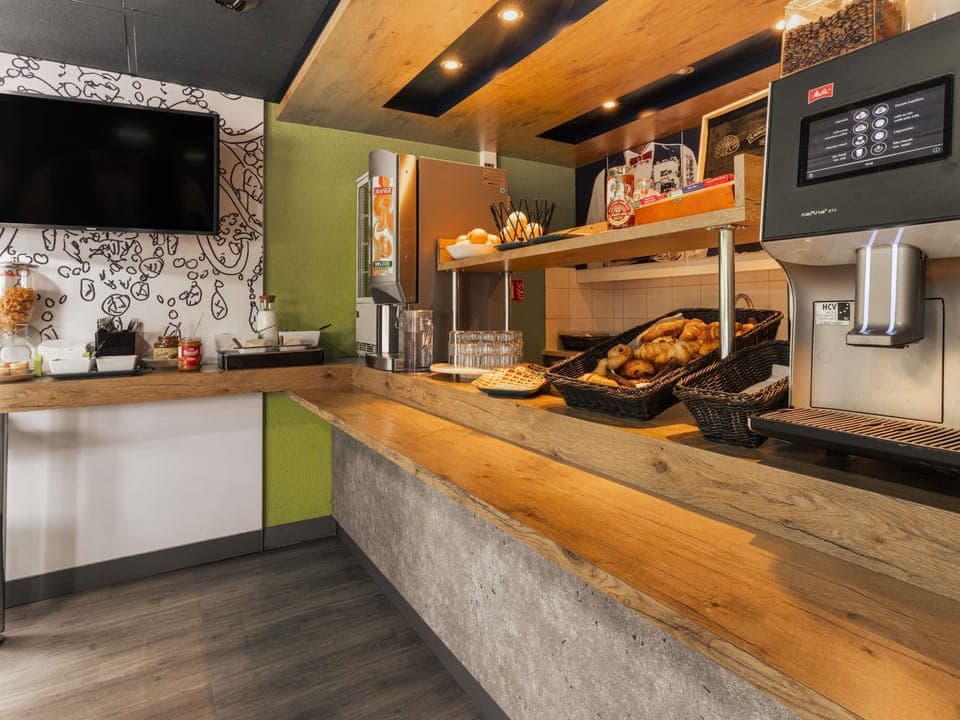 Daily buffet breakfast (EUR 7.5 per person)