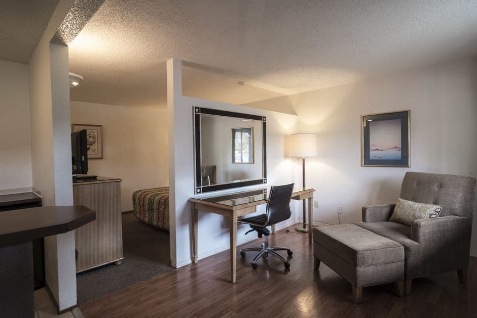 Standard Room, 1 Queen Bed | Living area | TV