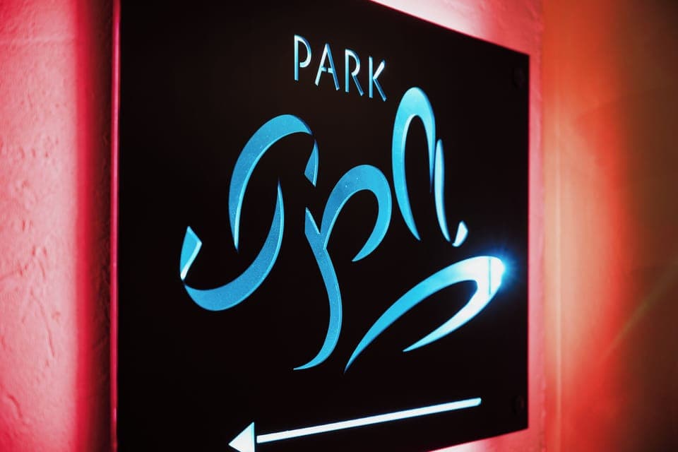 Sauna, hot tub, steam room, aromatherapy, hot stone massages