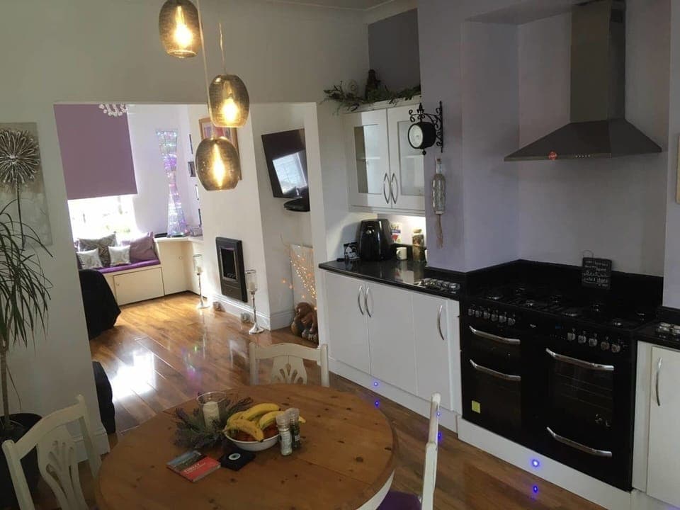 House | Private kitchen | Fridge, microwave, oven, stovetop