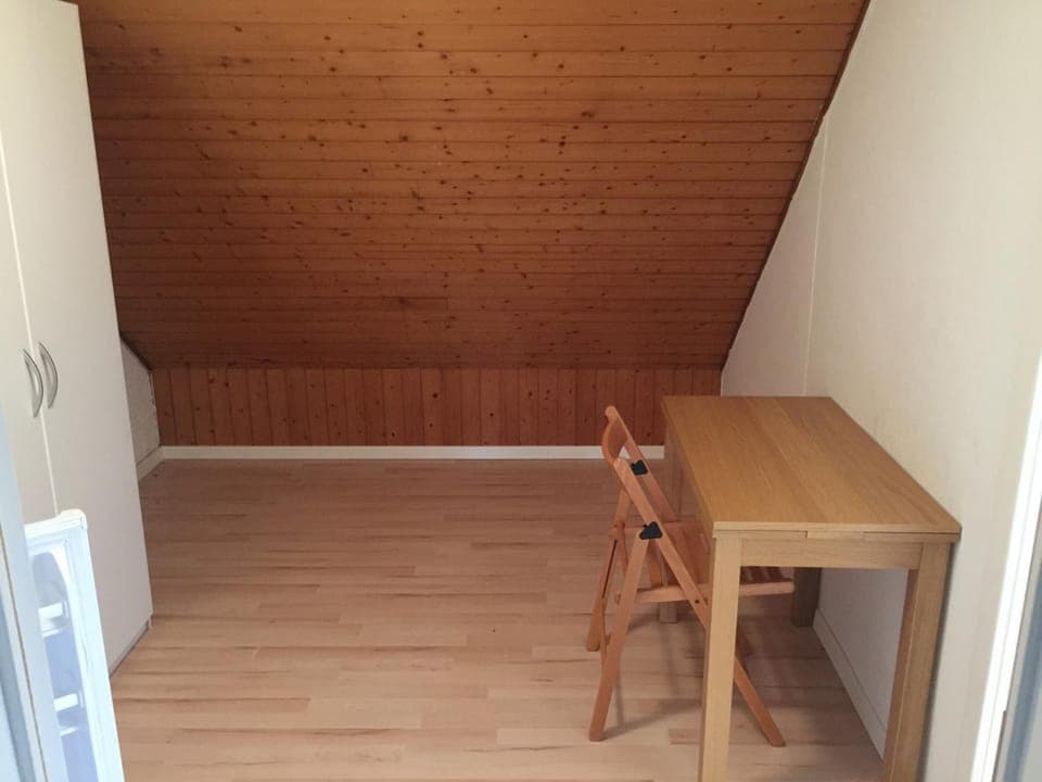 Standard Suite, Shared Bathroom | In-room dining