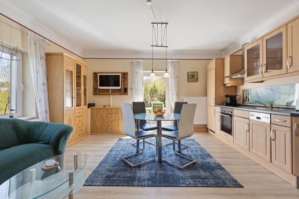 Apartment | Private kitchen | Microwave, dishwasher, coffee/tea maker