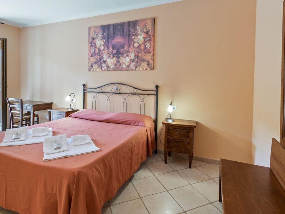 Apartment | 3 bedrooms, individually furnished, bed sheets