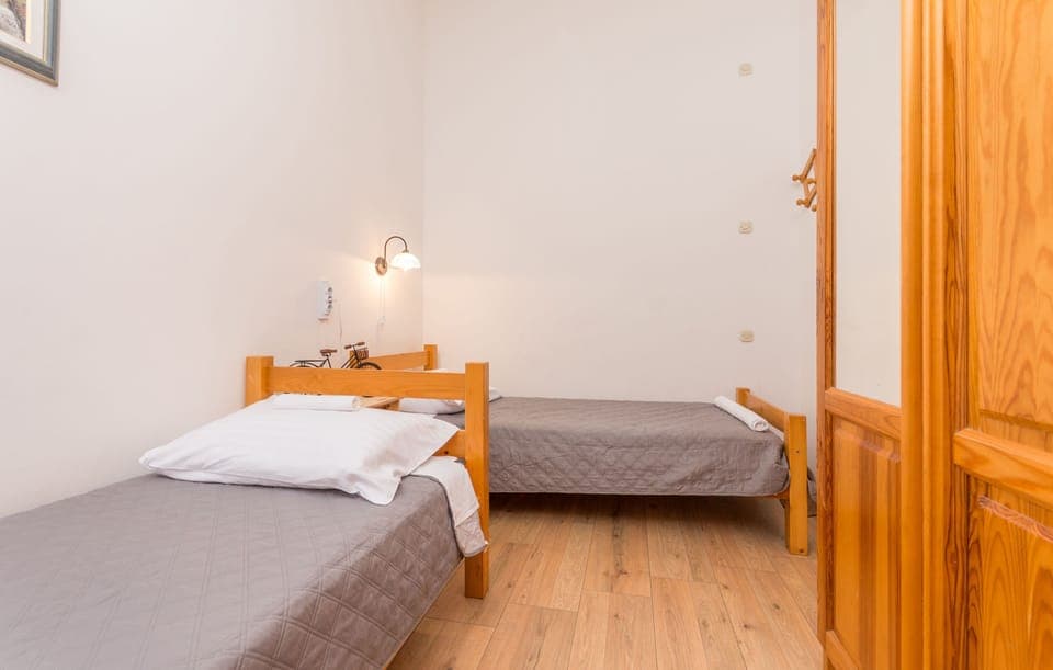 House | Iron/ironing board, free WiFi