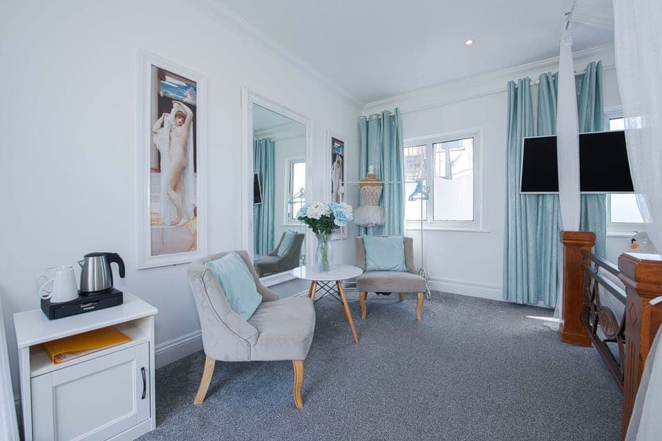 Deluxe Quadruple Room | Iron/ironing board, free WiFi, bed sheets