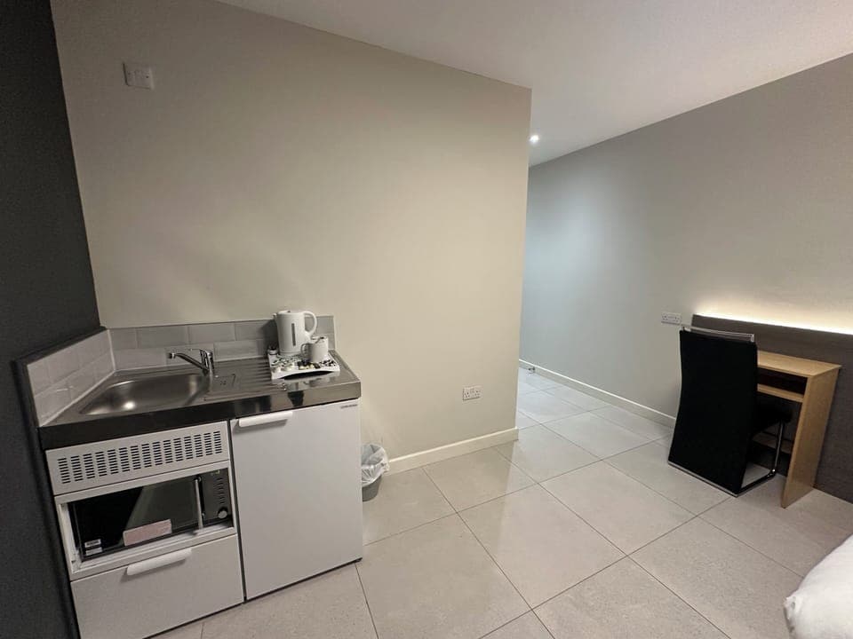 Double Room | Egyptian cotton sheets, premium bedding, laptop workspace, soundproofing