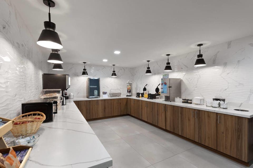 Free continental breakfast on weekends