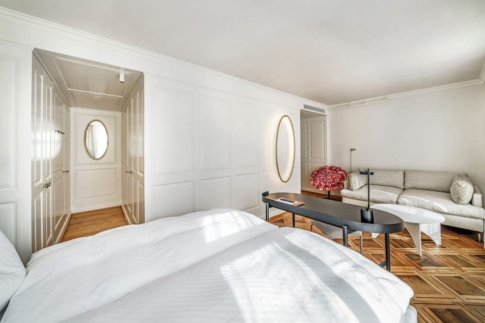 Premium bedding, in-room safe, desk, soundproofing