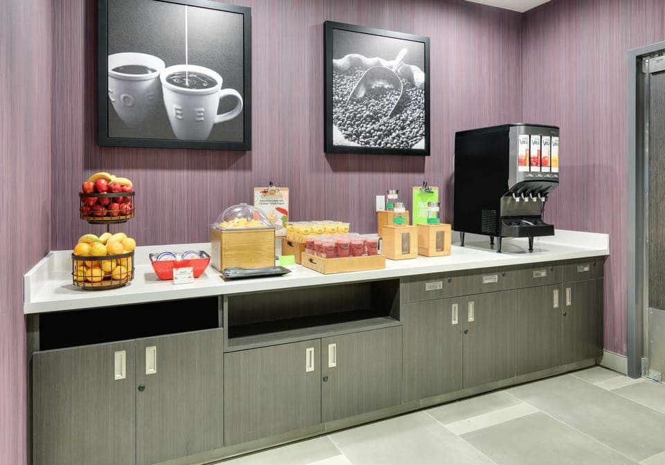 Free buffet breakfast on weekdays