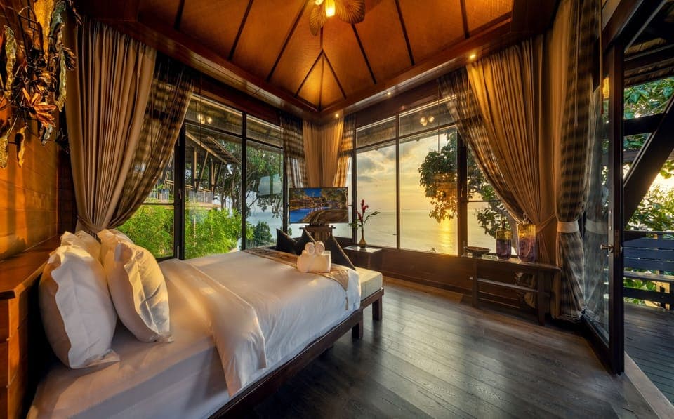 Beachfront Pool Villa One Bedroom | Minibar, in-room safe, desk, blackout drapes