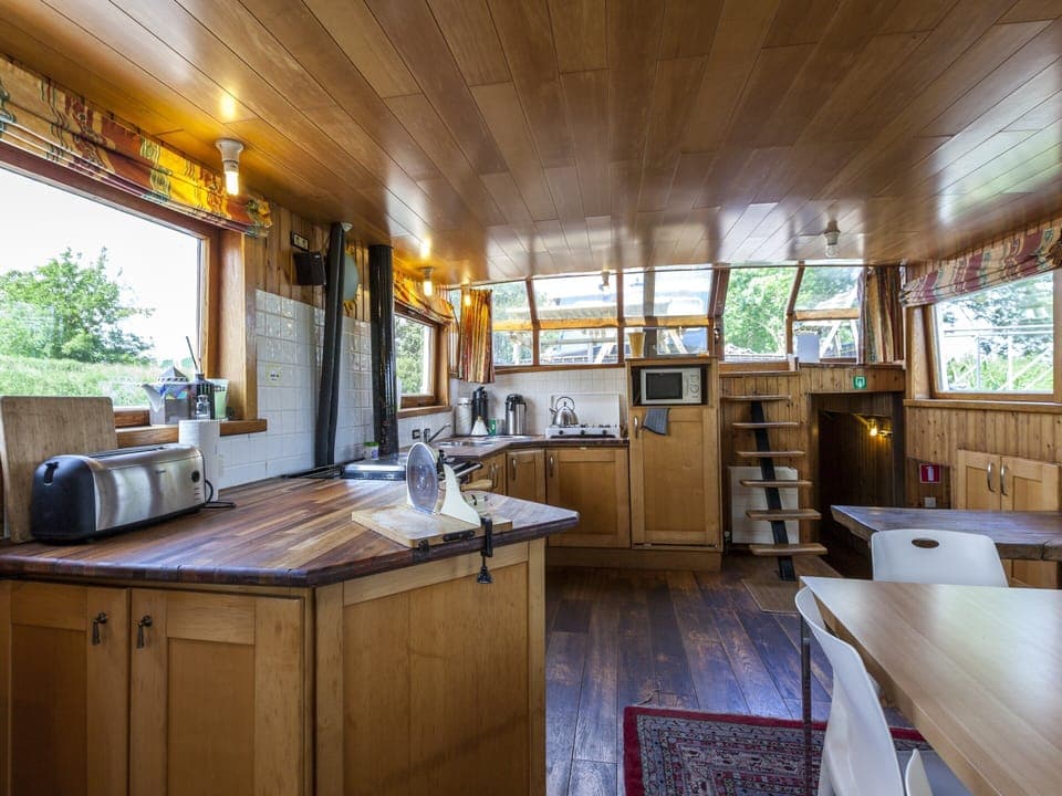 Mobile Home | Private kitchen | Highchair