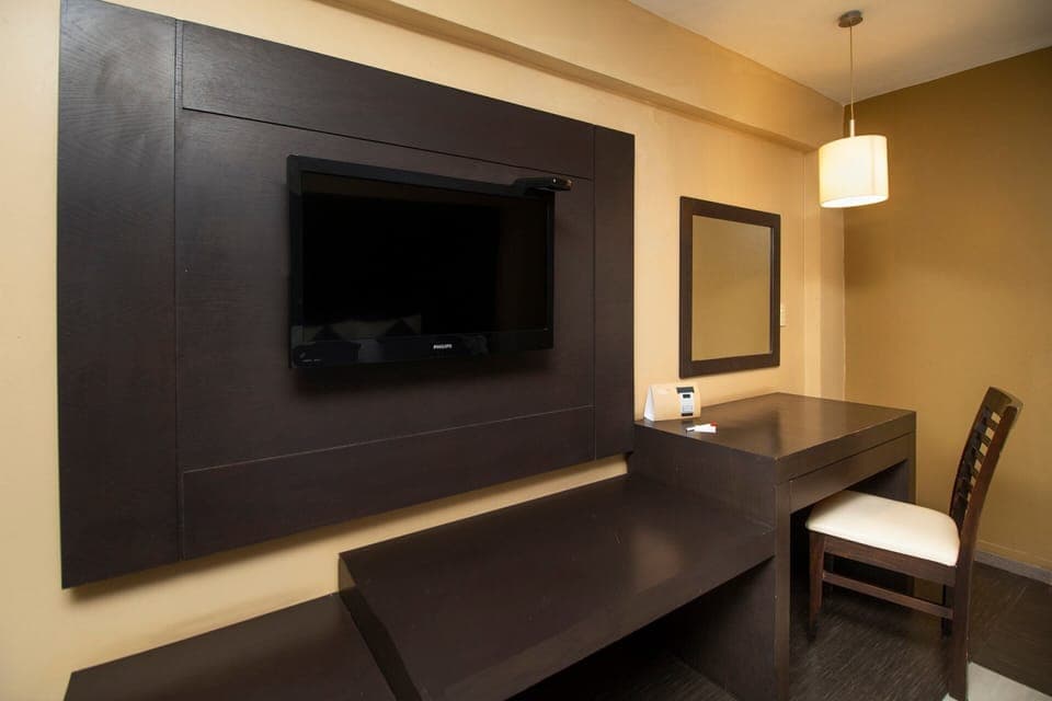 Superior Room | Desk, iron/ironing board, free WiFi, bed sheets