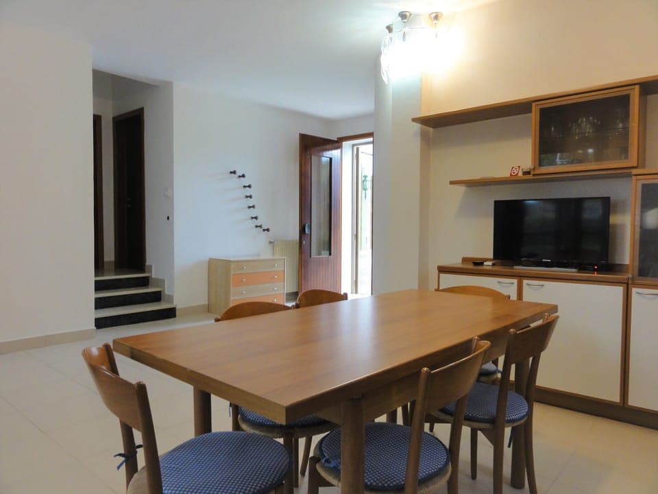 Apartment, 2 Bedrooms (B50105) | In-room dining