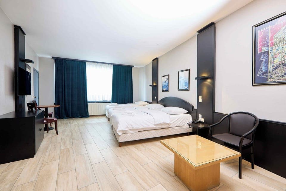 Minibar, in-room safe, iron/ironing board