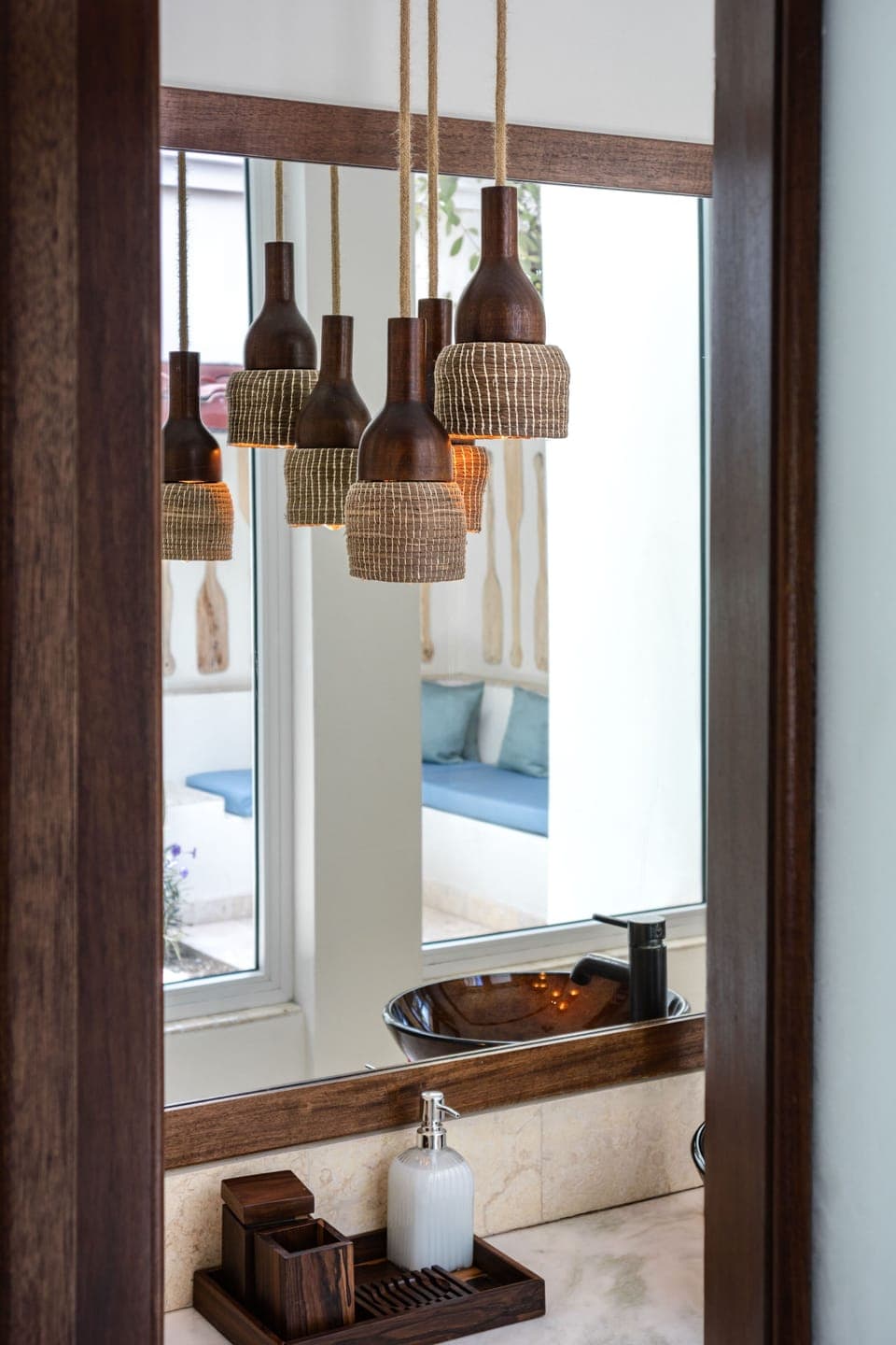 Deluxe Suites | Bathroom | Free toiletries, hair dryer, towels, soap