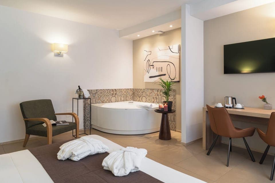 In-room safe, blackout drapes, soundproofing, free WiFi