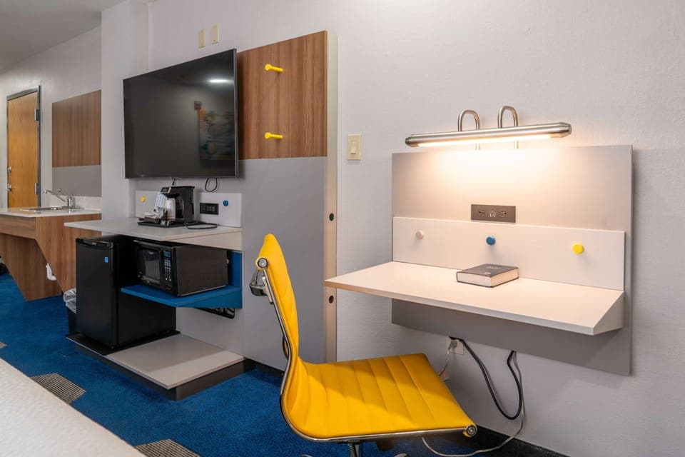 Studio Suite, 1 King Bed, Accessible, Non Smoking (Mobility) | Pillowtop beds, in-room safe, desk, laptop workspace