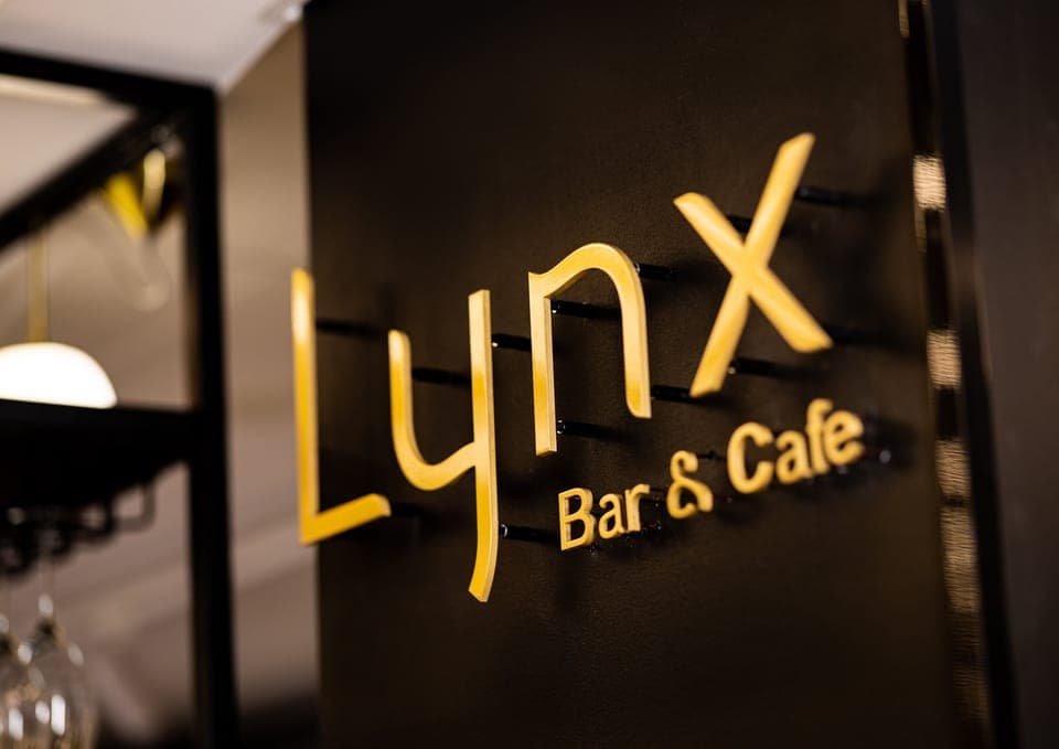 2 restaurants, lunch, dinner served; Tex-Mex cuisine