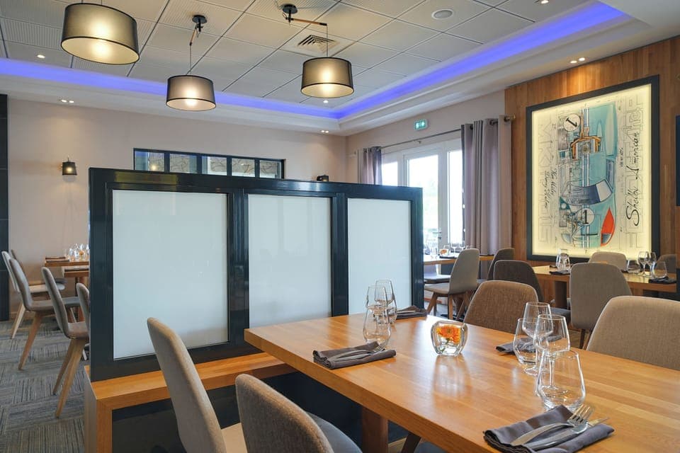 Lunch and dinner served, local cuisine