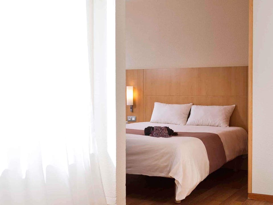 Standard Room, Multiple Beds | Desk, blackout drapes, iron/ironing board, free cribs/infant beds