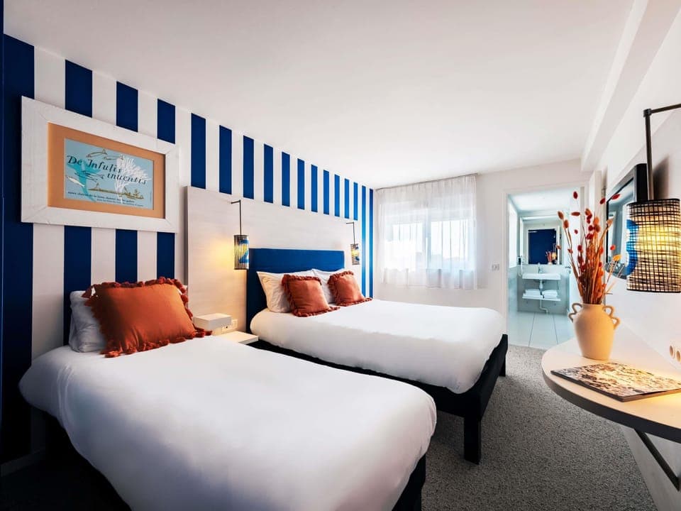 Premium bedding, desk, soundproofing, free WiFi