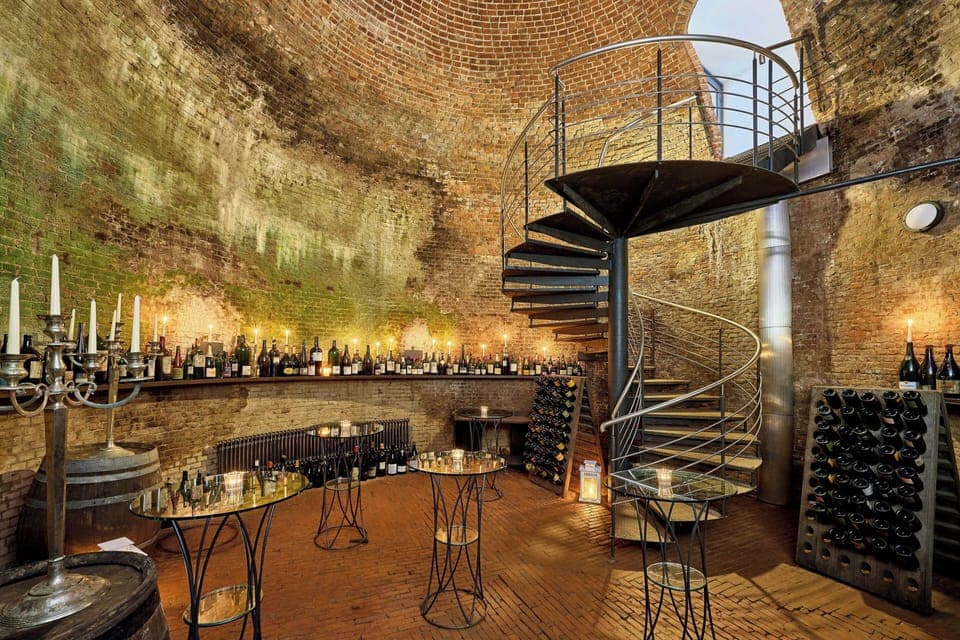 2 restaurants, lunch, dinner, brunch served; French cuisine