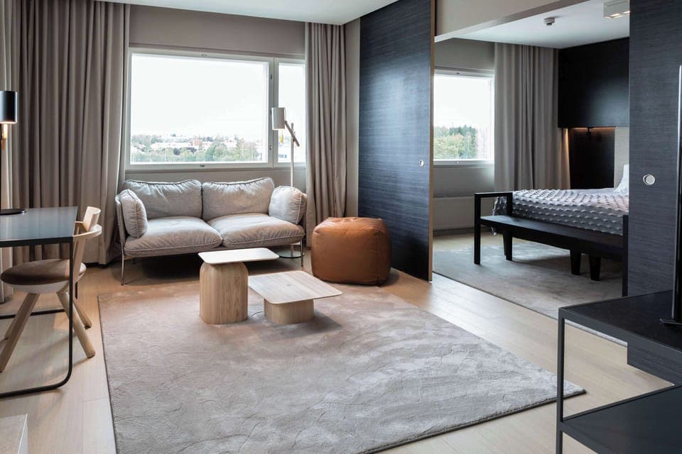 Suite (Master) | Desk, blackout drapes, soundproofing, free WiFi