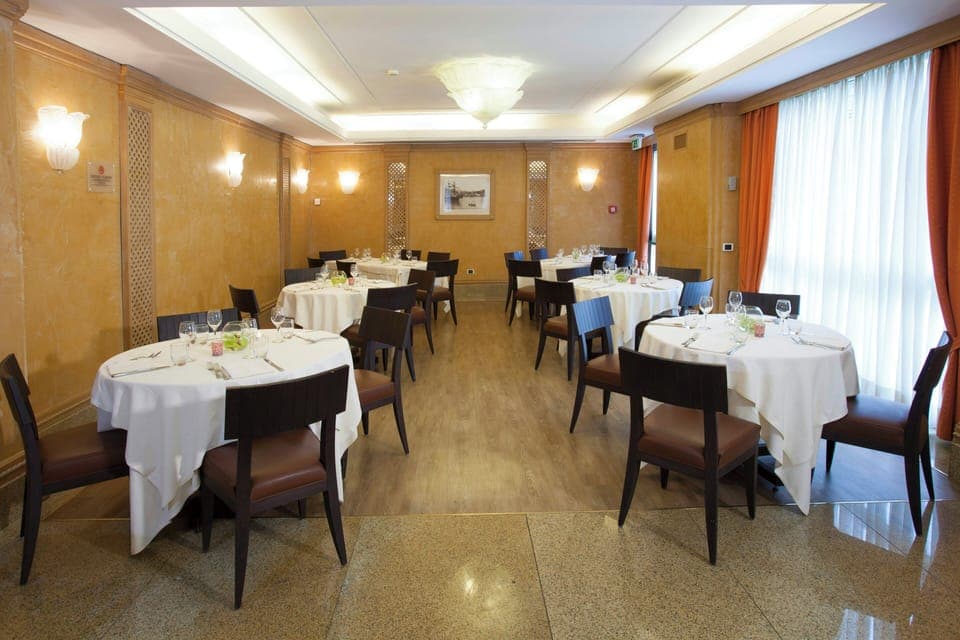 Breakfast, lunch and dinner served