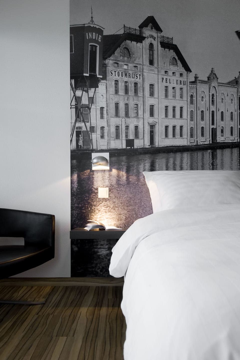 Down comforters, in-room safe, desk, blackout drapes