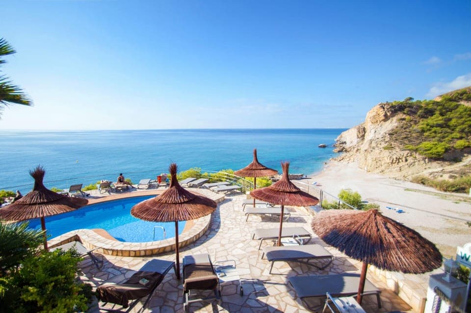 2 outdoor pools, sun loungers