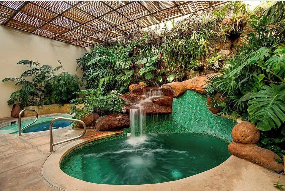 Sauna, steam room, 2 treatment rooms