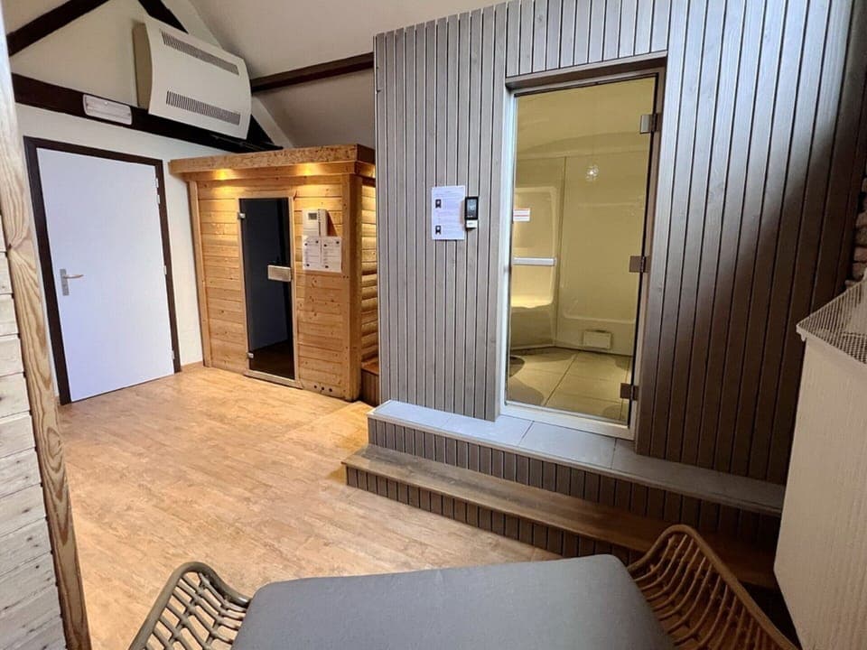 House | 9 bedrooms, WiFi