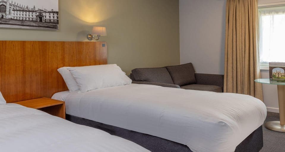 Superior Room, 2 Twin Beds, Non Smoking | In-room safe, desk, laptop workspace, soundproofing