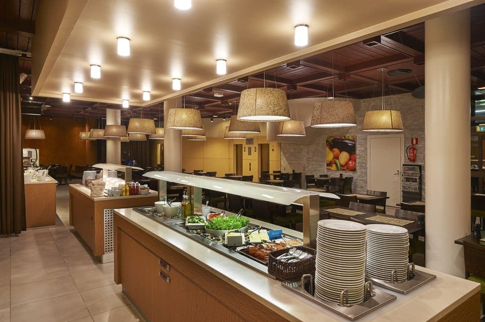 Daily buffet breakfast for a fee