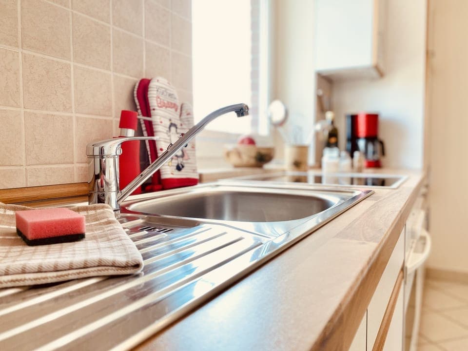 Deluxe Apartment, Private Bathroom, Garden View (Garten-1Schlafzimmer-DG) | Shared kitchen