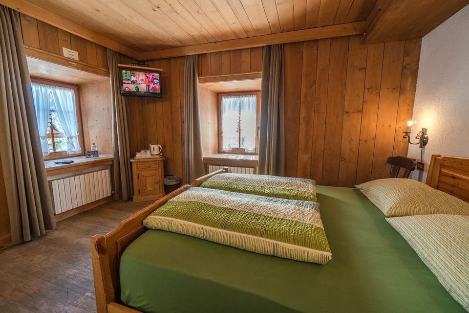 Double Room, Ensuite | Down comforters, individually furnished, free WiFi