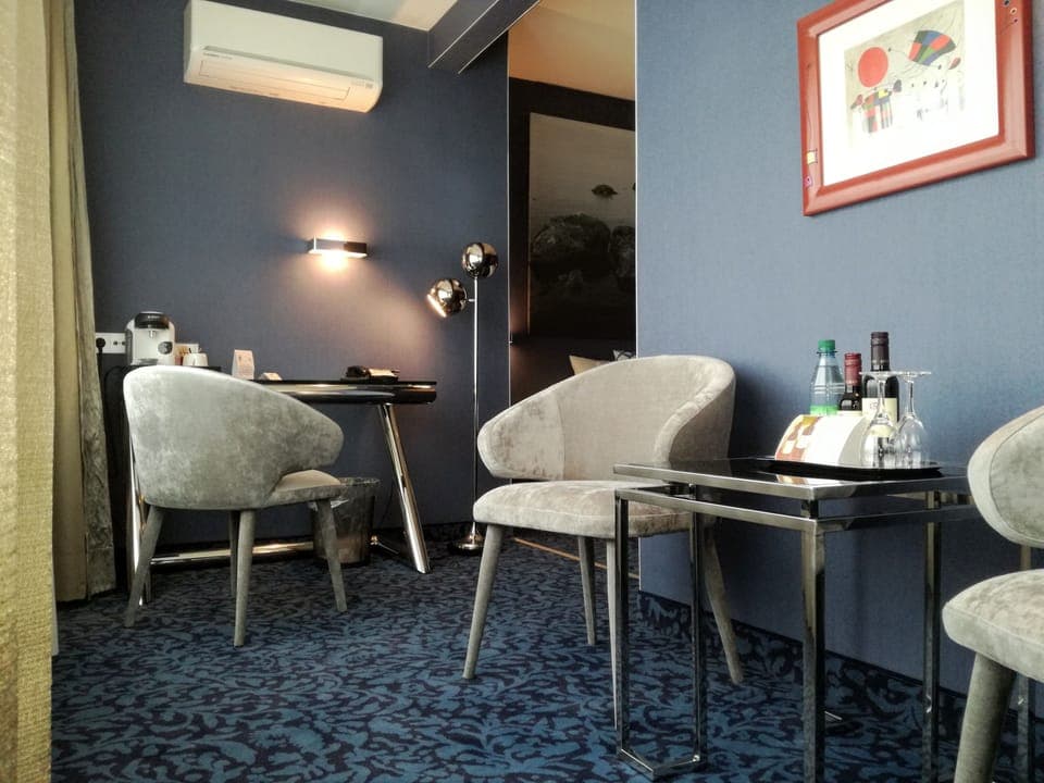 Junior Suite | Living area | Smart TV