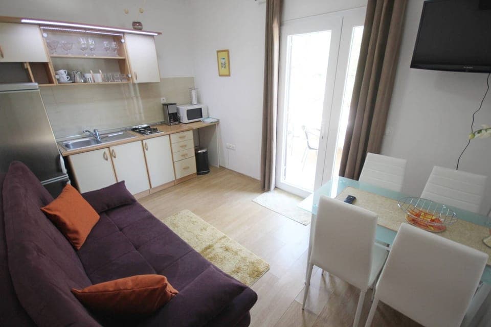 Apartment, 1 Bedroom, Terrace, Garden View | Interior