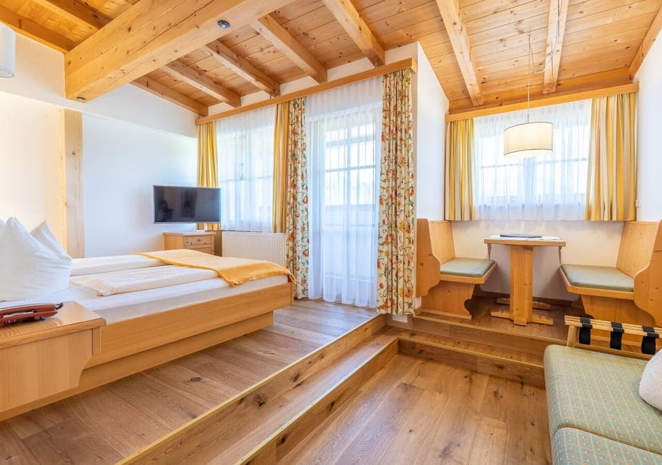 Double Room (Haupthaus) | In-room safe, blackout drapes, soundproofing, cribs/infant beds