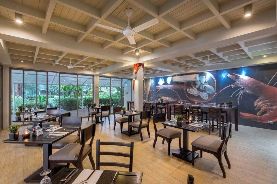 2 restaurants, breakfast, lunch, dinner served; Thai cuisine