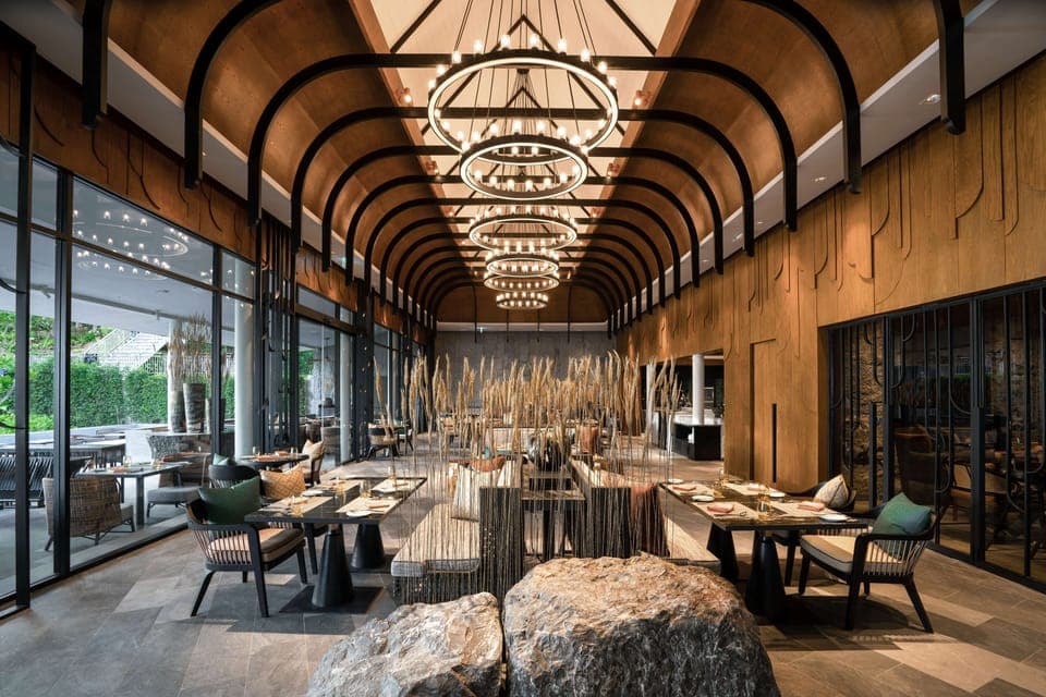 Breakfast, lunch and dinner served