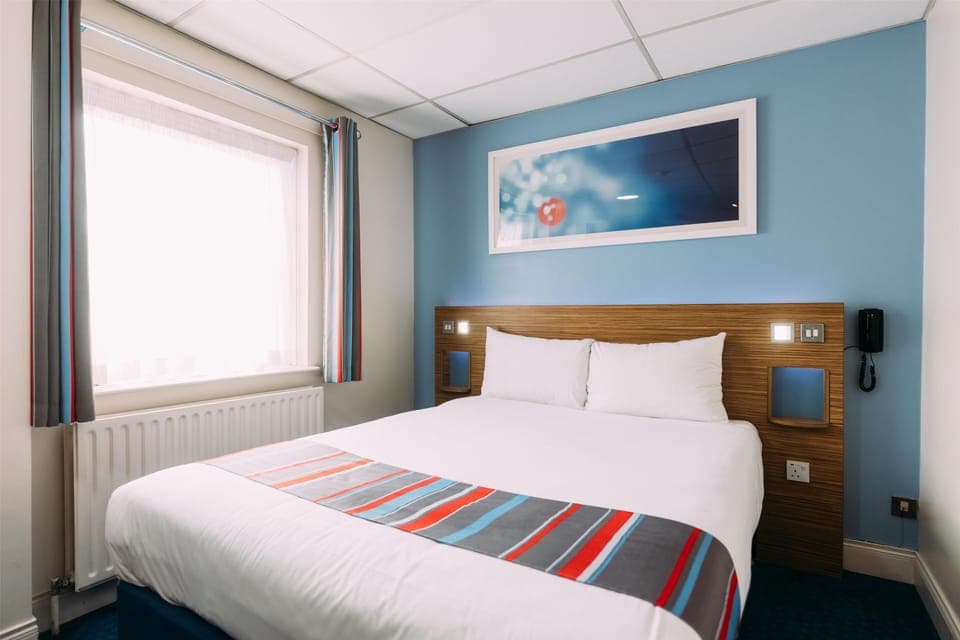 Standard Double Room | Iron/ironing board, free WiFi, bed sheets